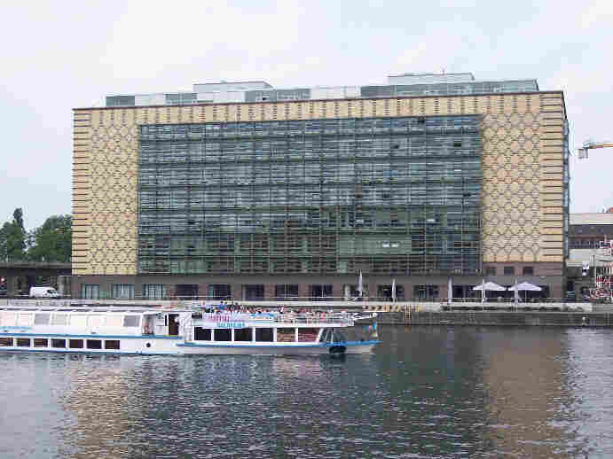 Eierkuehlhaus am Hafengelaende neben der Oderbaumbruecke